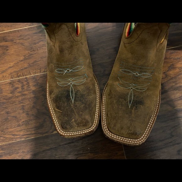 Boots - Picture 4 of 6